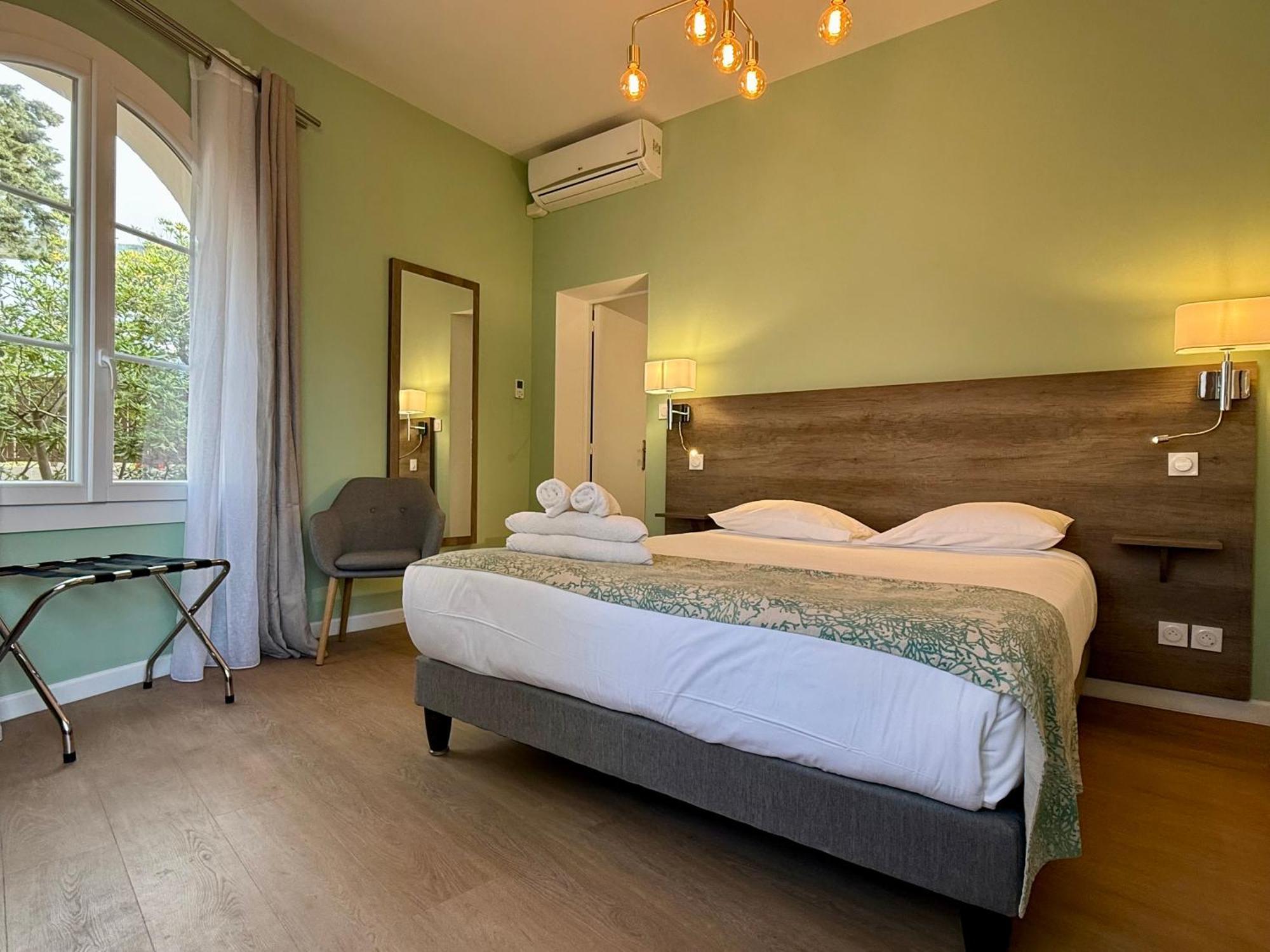 Astria Hotel 3*