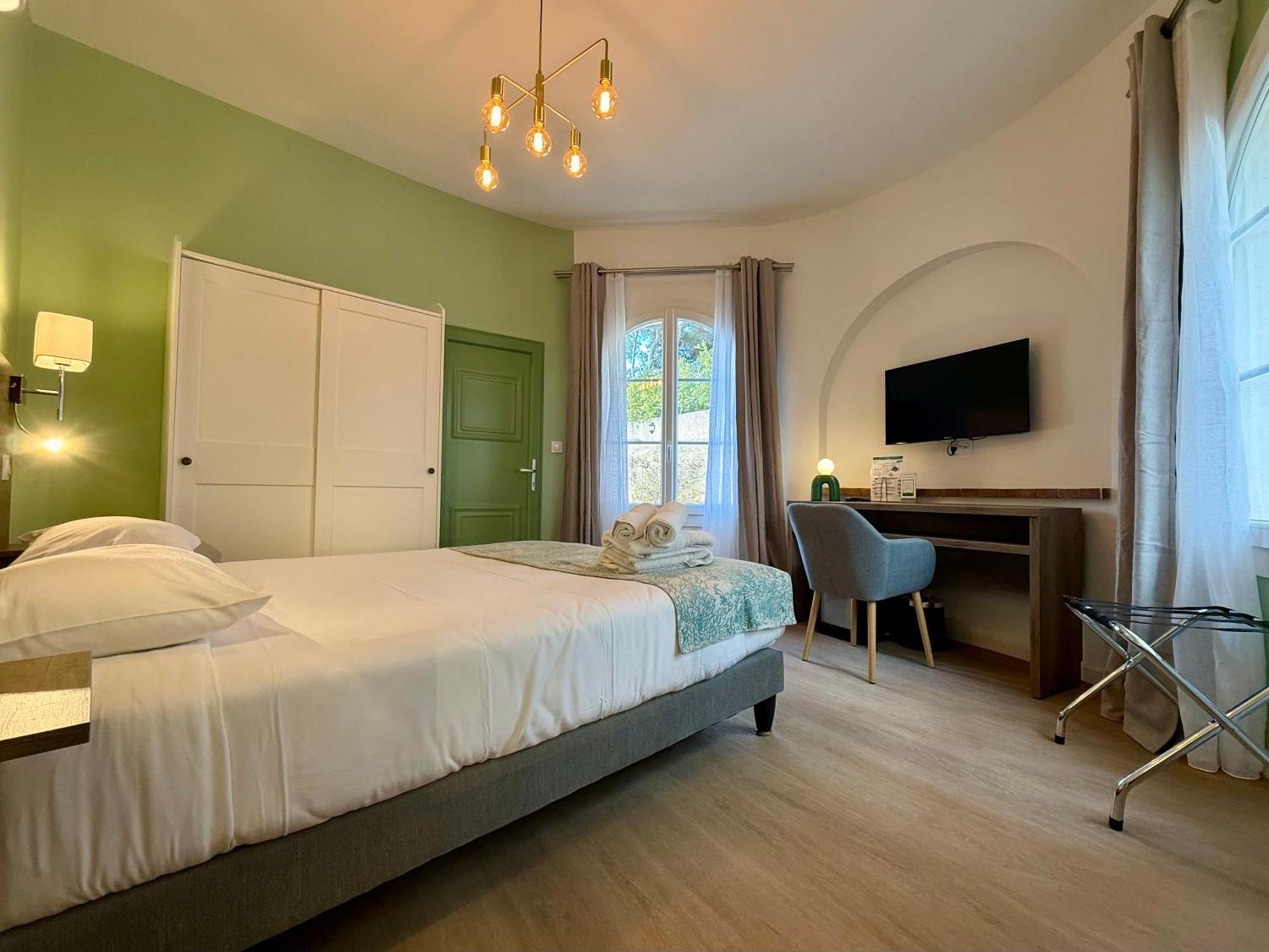 Astria Hotel
